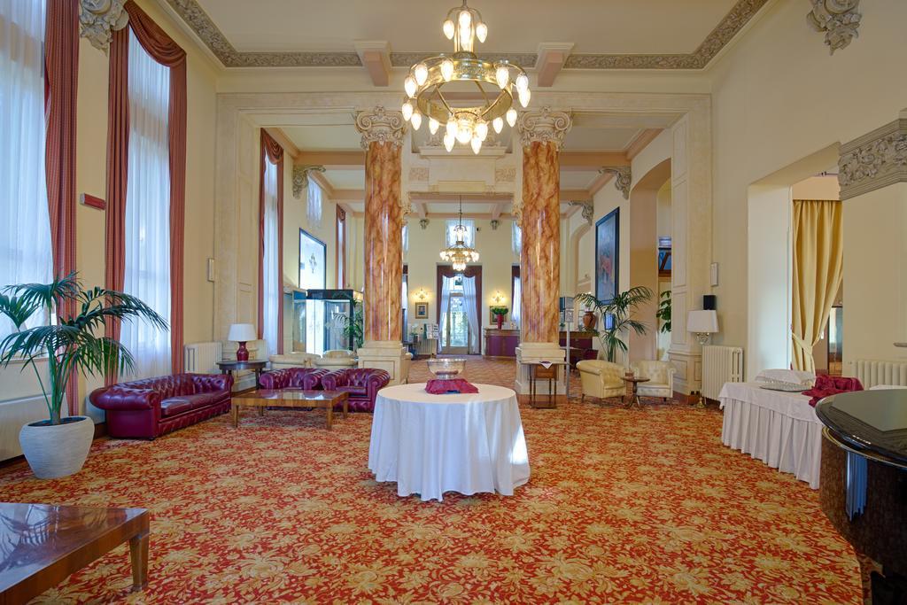 Palace Grand Hotel Varese Exterior photo